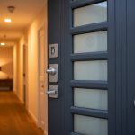 Шумоизоляция входной металлической двери — какие материалы и способы работают лучше всего